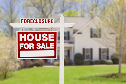 Pros and Cons of Buying a Foreclosure