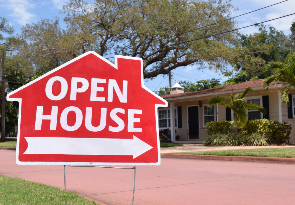 4 Warning Signs to Look for at an Open House
